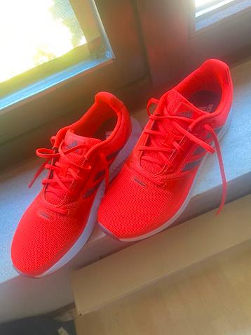 ADIDAS MAAT 42 beschikbaar voor biedingen