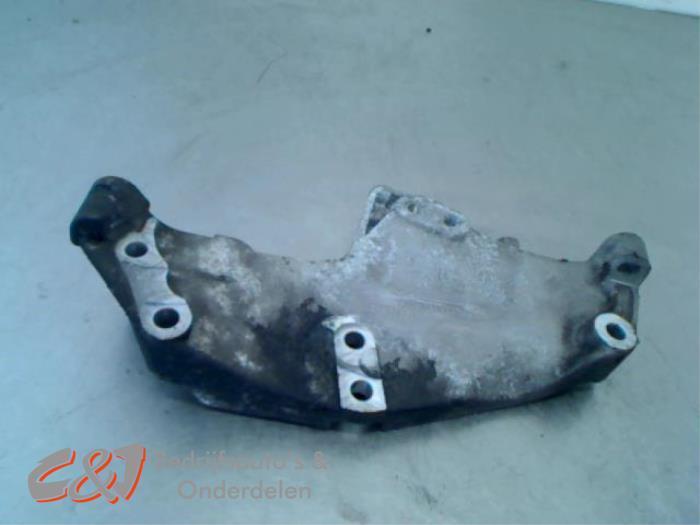 Motorsteun van een Renault Trafic, Auto-onderdelen, Ophanging en Onderstel, Renault, Gebruikt, 3 maanden garantie, Ophalen of Verzenden