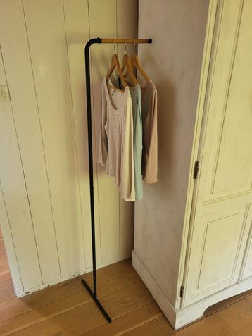 Design kleerhanger beschikbaar voor biedingen