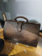 Koffer leder, Ophalen