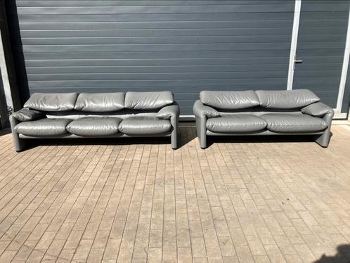 Cassina Maralunga 2,5 en 3zit, originele Grijze Pelle leder, Huis en Inrichting, Zetels | Voetbanken en poefs, Ophalen of Verzenden