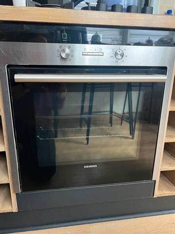 Ingebouwde pyrolyseoven van Siemens beschikbaar voor biedingen