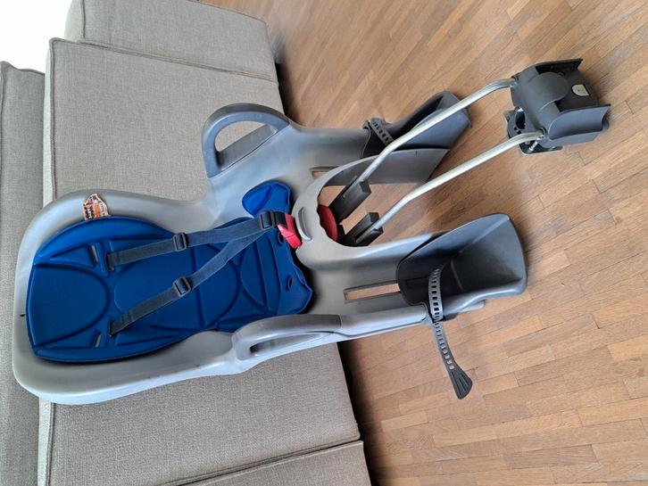 Fietsstoeltje okbaby in zeer goede staat., Fietsen en Brommers, Fietsaccessoires | Fietsstoeltjes, Gebruikt, Achterzitje, Voetsteuntjes
