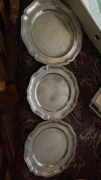 Set d'assiettes en fer blanc, Enlèvement