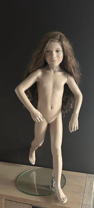Kindermanequinpop met pruik beschikbaar voor biedingen
