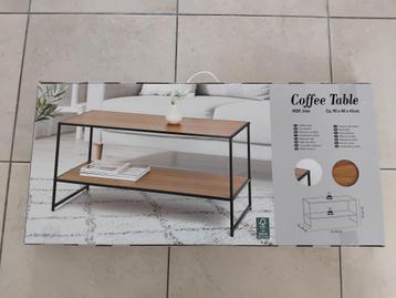 Splinternieuwe salontafel nog in de doos beschikbaar voor biedingen