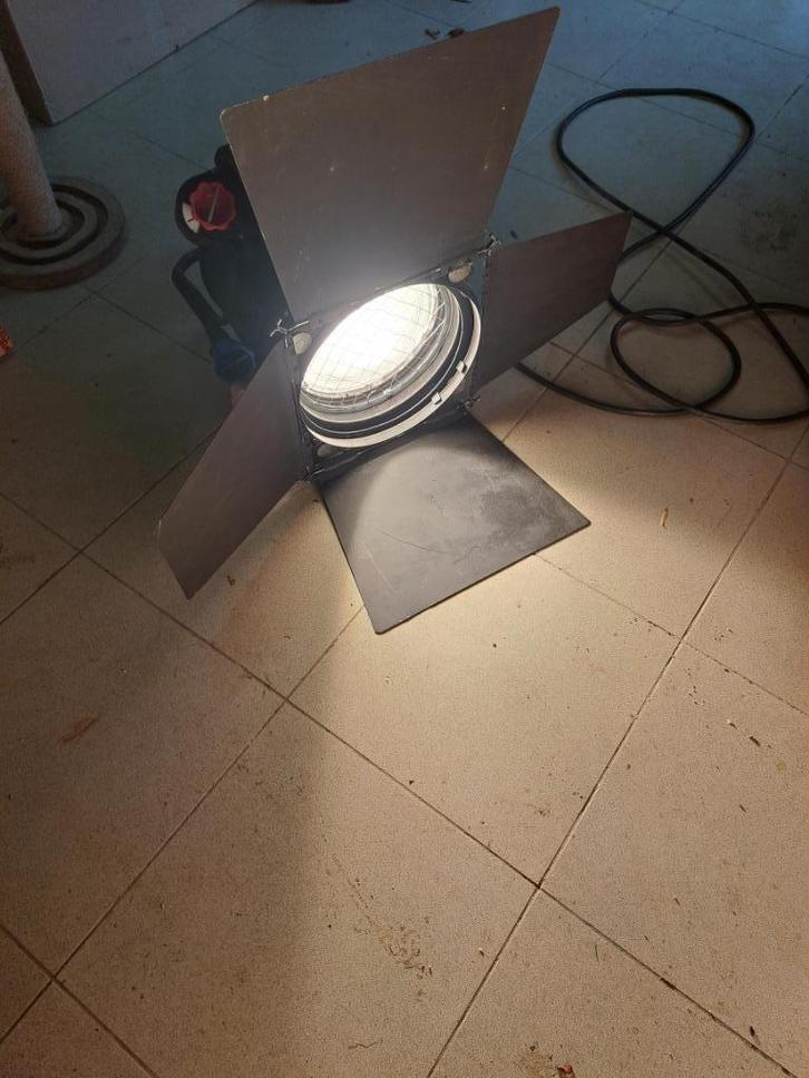 Strand Castor 273 pole operated 2kW (1 met blauwe filter), Muziek en Instrumenten, Licht en Laser, Gebruikt, Licht, Ophalen