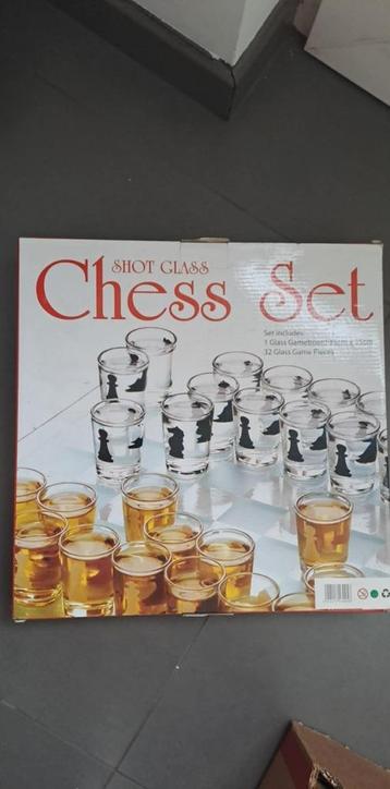 Set d'échecs avec verres à liqueur, Collections, Enlèvement ou Envoi, Neuf, Verres et Verres à shot