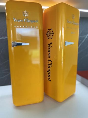 2 originele Veuve Clicquot champagne koelboxen beschikbaar voor biedingen