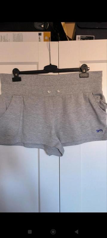 Shortje xl beschikbaar voor biedingen