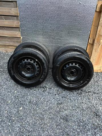 Velgen + banden mercedes citan 195/65 R15 beschikbaar voor biedingen
