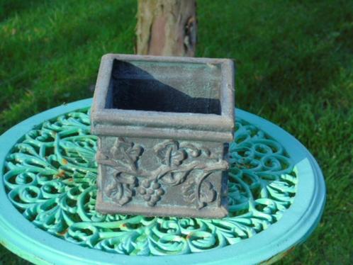 jardinière carré avec motifs en fonte patinée bronze ., Jardin & Terrasse, Bacs à fleurs & Jardinières, Neuf, Métal, Intérieur