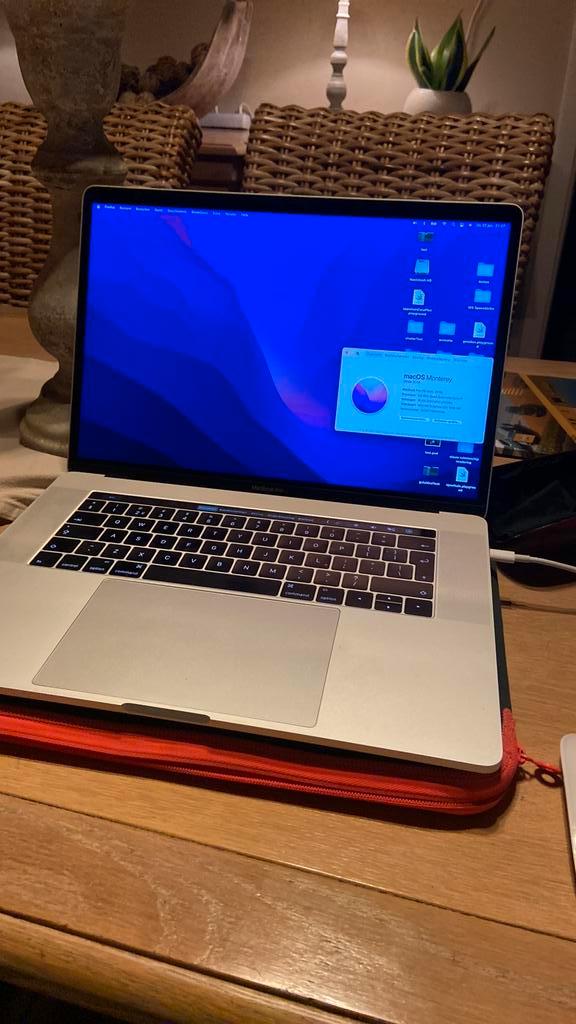 MacBook Pro 15 inch i7, Computers en Software, Apple Macbooks, Zo goed als nieuw, MacBook, 15 inch, 2 tot 3 Ghz, 256 GB, 16 GB