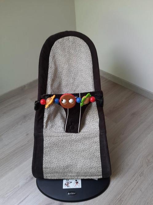Babybjörn wipstoeltje met speelboog, Kinderen en Baby's, Wipstoeltjes, Zo goed als nieuw, Wipstoel, Overige merken, Met gordel(s) of riempje(s)