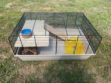 Hamsterkooi beschikbaar voor biedingen