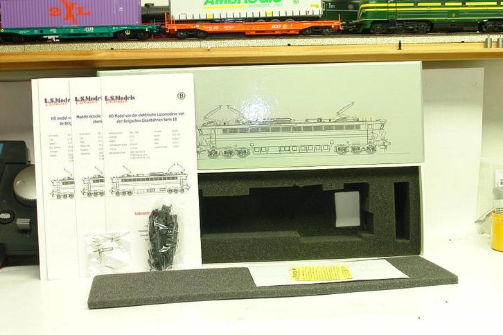 LS MODELS SNCB NMBS SNCF BOITE VIDE 12042 SERIE 18, Hobby en Vrije tijd, Modeltreinen | H0, Zo goed als nieuw, Overige typen, Gelijkstroom of Wisselstroom