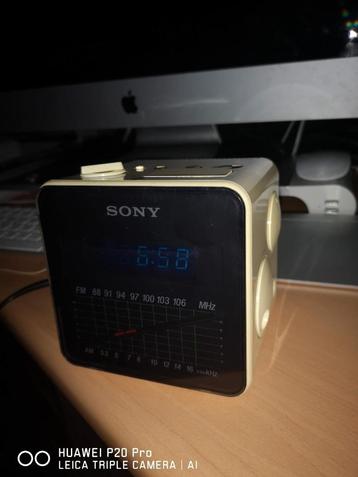 sony cube vintage clockradio beschikbaar voor biedingen