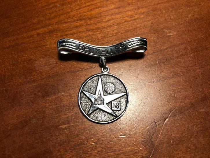 Vintage "Expo 58" broche-medaillon, Verzamelen, Retro, Overige typen, Ophalen of Verzenden