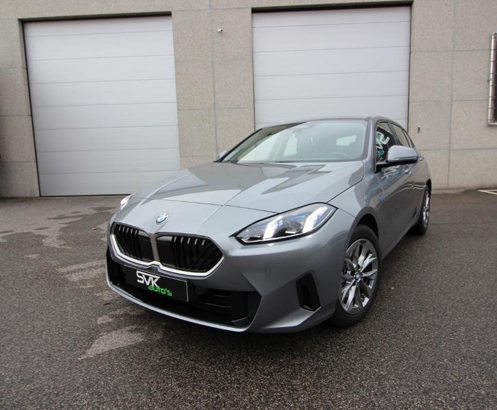 Bmw 120iA//Xenon//Keyless//2025 Model..., Auto's, BMW, Bedrijf, Te koop, 1 Reeks, Achteruitrijcamera, Airbags, Airconditioning
