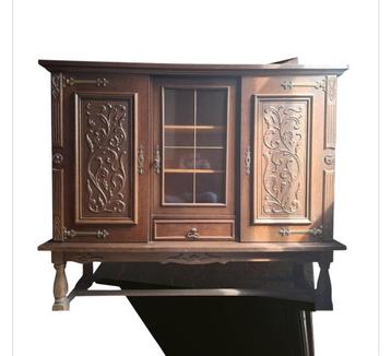 Groot antiek dressoir. beschikbaar voor biedingen