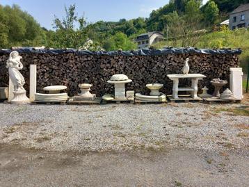 fontaines, tables, bancs, pied de parasol