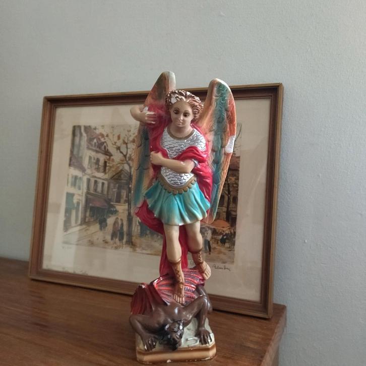 Standbeeld van de aartsengel Michaël, Antiek en Kunst, Antiek | Religieuze voorwerpen, Ophalen of Verzenden