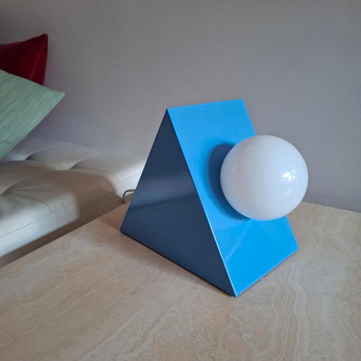 Designlamp gesigneerd Axel Chay x Monoprix blauw, Antiek en Kunst, Kunst | Designobjecten, Ophalen