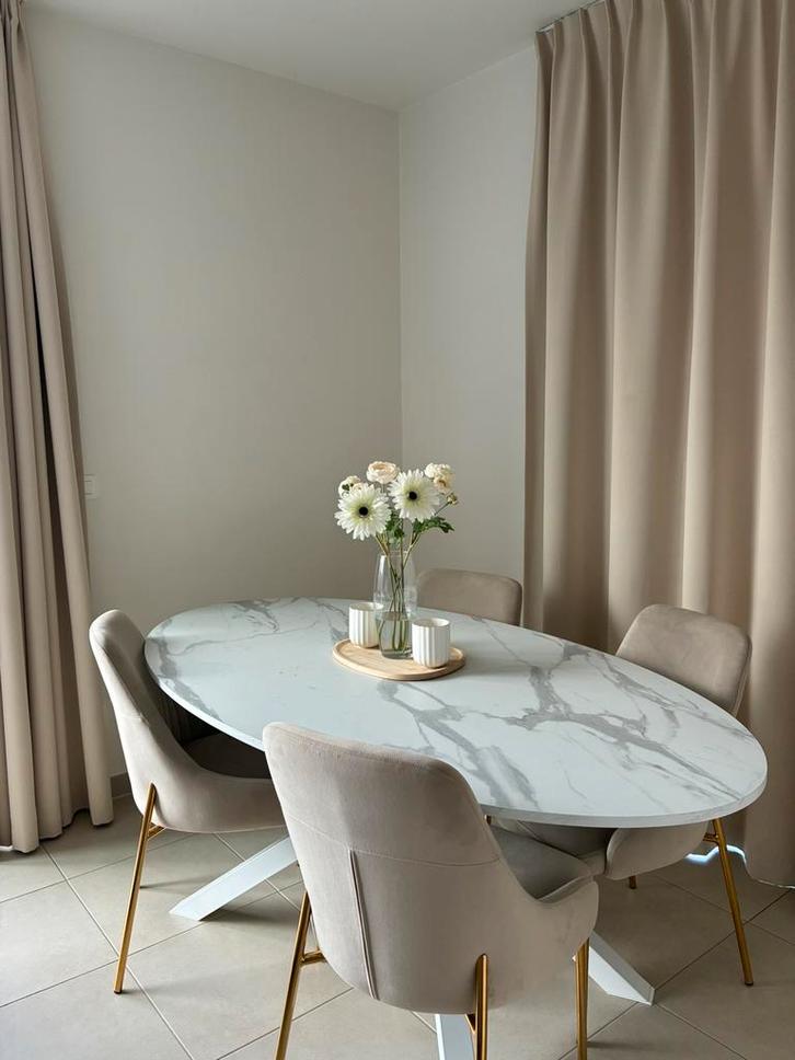 Salle à manger moderne avec 4 chaises + déco – Comme neuve, Huis en Inrichting, Tafels | Eettafels, Zo goed als nieuw, 50 tot 100 cm