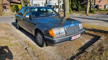 Mercedes-Benz W124 300D, Auto's, Mercedes-Benz, Automaat, Achterwielaandrijving, Zwart, 2996 cc