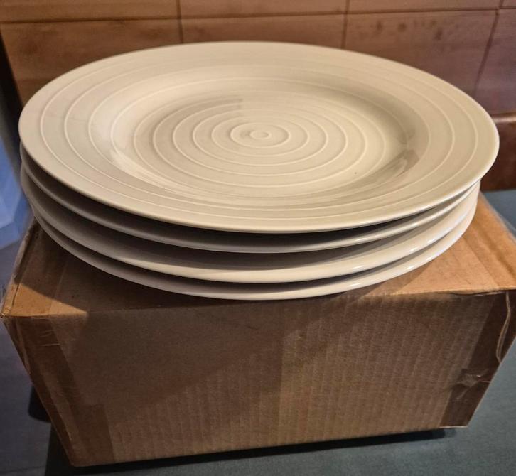 4 grandes assiettes - diamètre 32 cm (extension possible), Maison & Meubles, Cuisine | Vaisselle, Neuf, Assiettes(s), Enlèvement