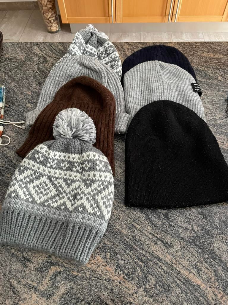 Mutsen en sjaals alles samen voor 5€, Vêtements | Hommes, Bonnets, Écharpes & Gants, Enlèvement, Comme neuf