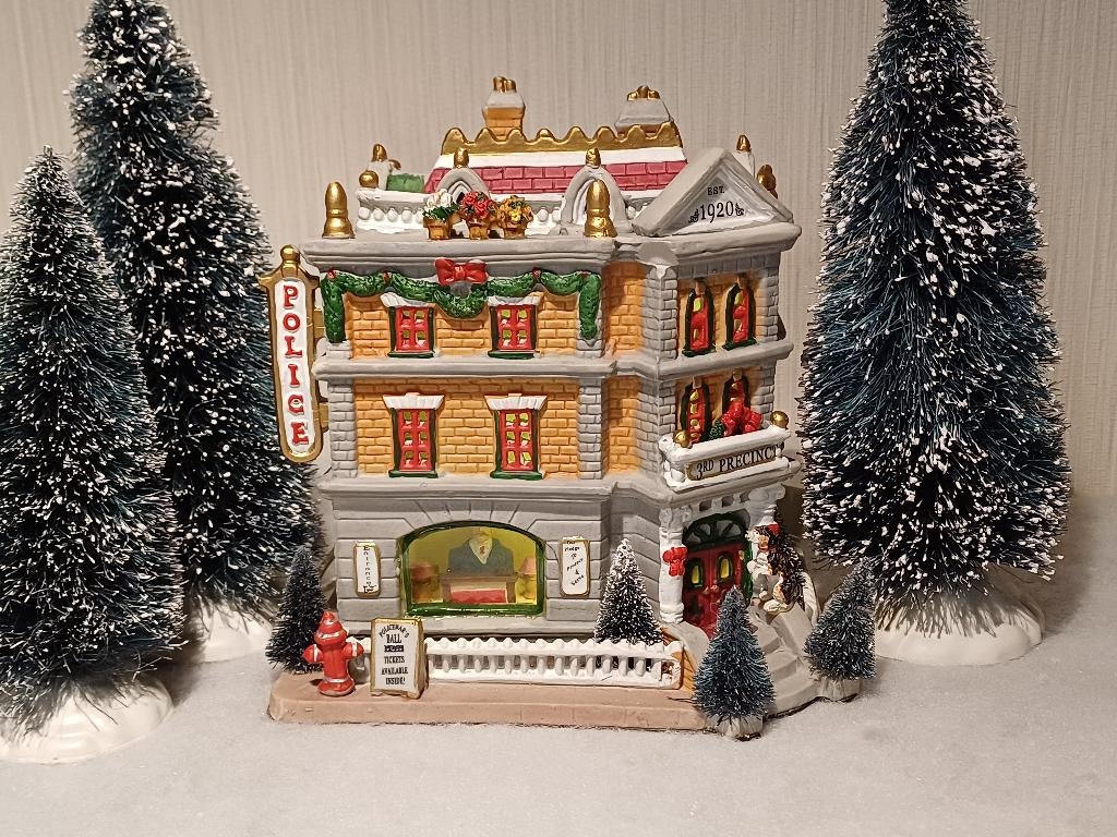 Kerst huis in porselein met verlichting.(Politiekantoor), Diversen, Kerst, Ophalen of Verzenden, Zo goed als nieuw