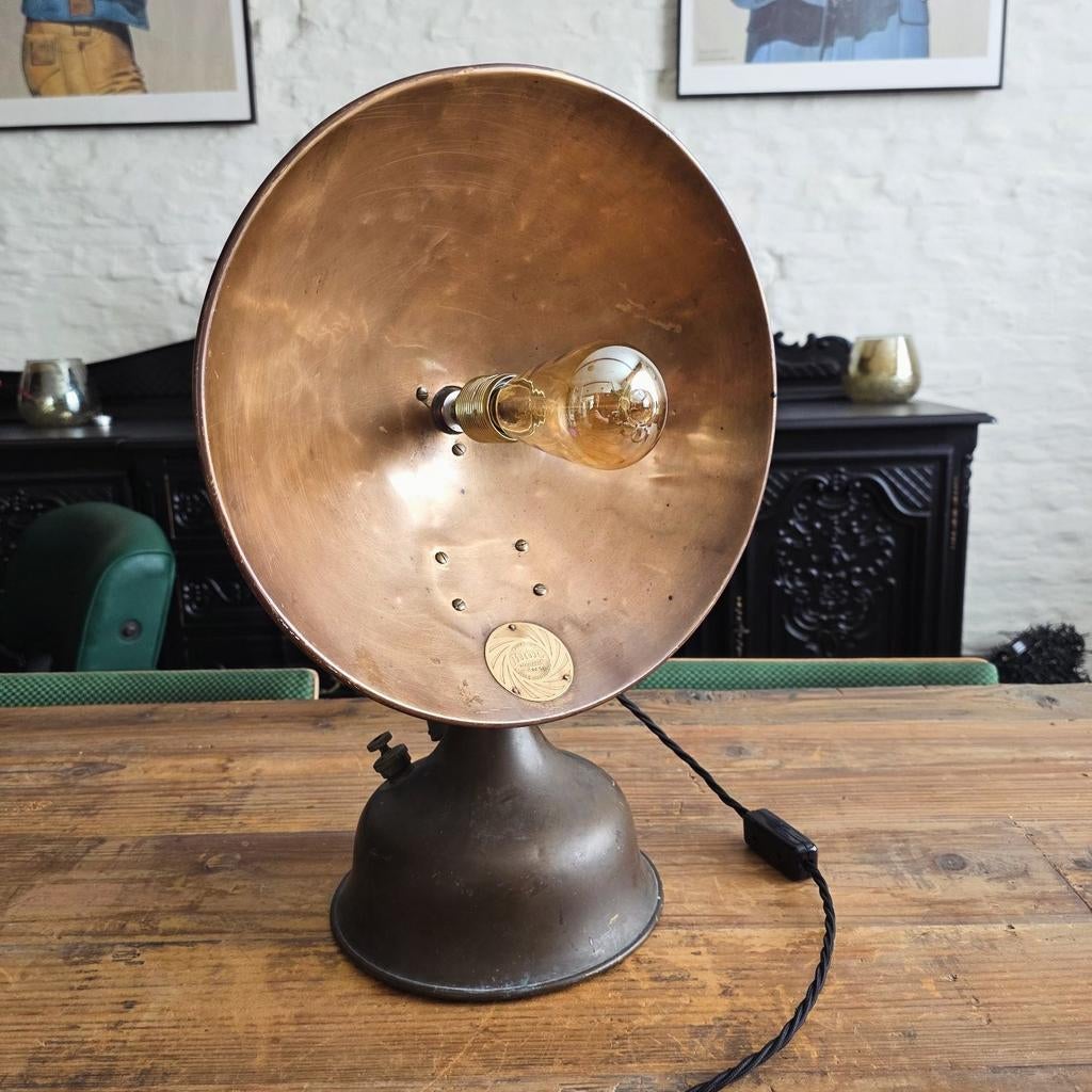 Lampe de table industrielle vintage (radiateur radiant Lilor, Antiquités & Art, Curiosités & Brocante, Enlèvement ou Envoi