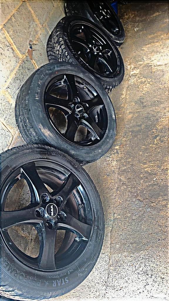 :  4 jantes noires avec pneus – 2 pneus presque neufs, Autos : Divers, Accessoires de voiture, Enlèvement ou Envoi