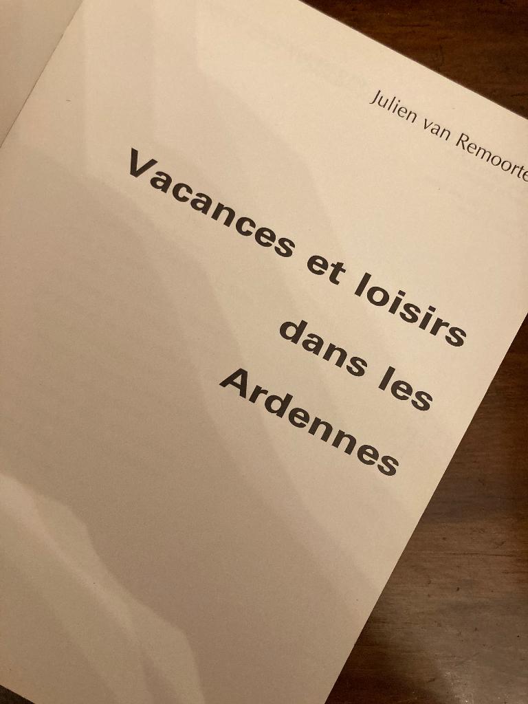 Livre de vacances vintage Julien van Remoortere, Livres, Guides touristiques, Enlèvement ou Envoi, Comme neuf, Benelux, Guide ou Livre de voyage