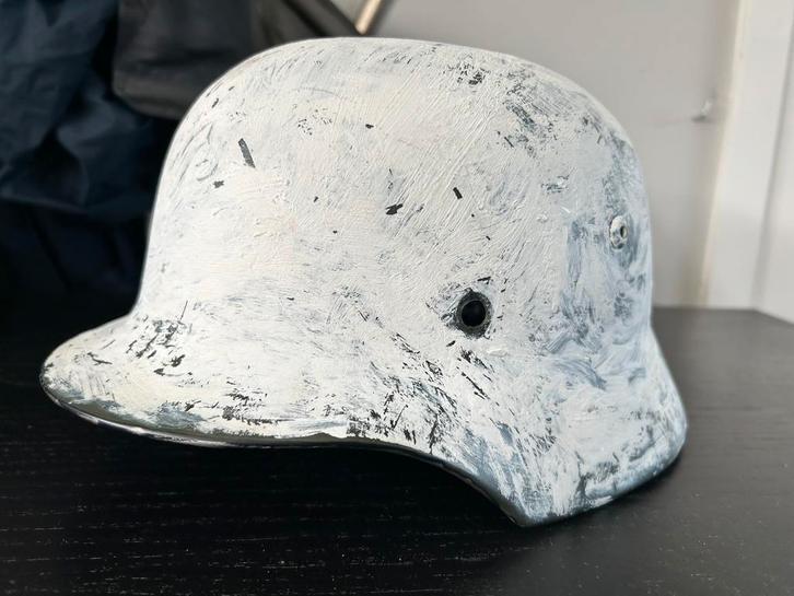 Replica Duitse ww2 helmschaal met winter camouflage, Verzamelen, Militaria | Tweede Wereldoorlog, Landmacht, Helm of Baret, Verzenden