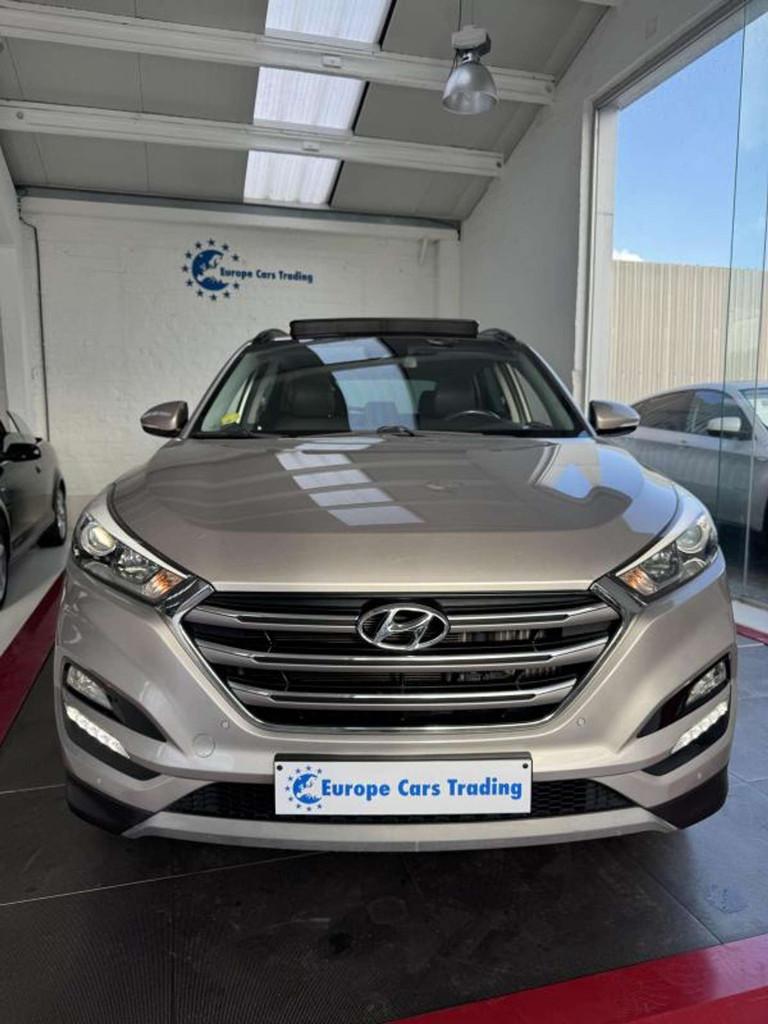 Hyundai Tucson 1.7CRDi 115Ch MOTEUR A CHAINE TOIT PANO CUIR, Auto's, Gebruikt, Zwart, https://public.car-pass.be/vhr/08be38d7-6c71-40d8-8c4b-a206e5082a87