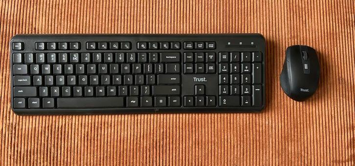 Ensemble souris et clavier sans fil Trust, noir, QWERTY, Informatique & Logiciels, Claviers, Comme neuf, Qwerty, Sans fil, Ensemble clavier et souris