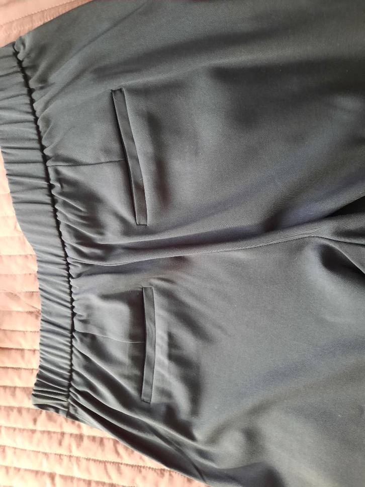 Pantalon dames neuf bleu mariine bas 15 cm. Yaya, Vêtements | Femmes, Vêtements Femmes Autre, Neuf, Enlèvement