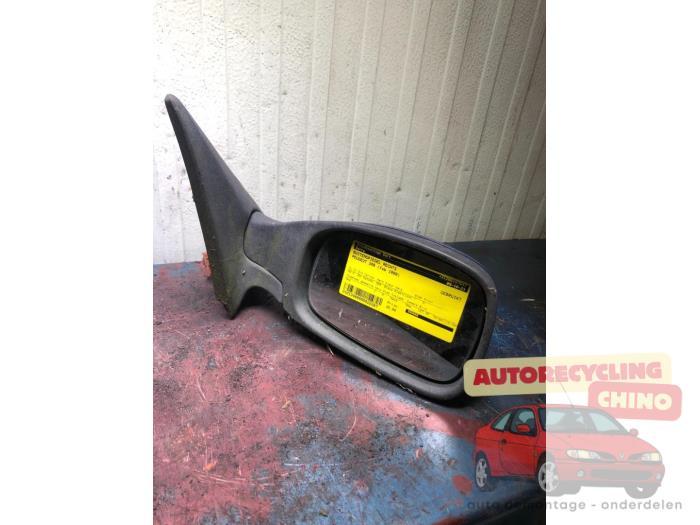 Buitenspiegel rechts van een Peugeot 306, Auto-onderdelen, Spiegels, Peugeot, Gebruikt, 3 maanden garantie, Ophalen of Verzenden