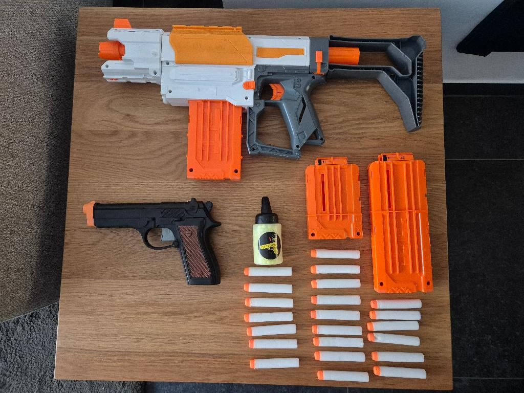 Nerf geweer + speelgoedpistool, Enfants & Bébés, Jouets | Extérieur | Jeu d'action, Comme neuf, Enlèvement