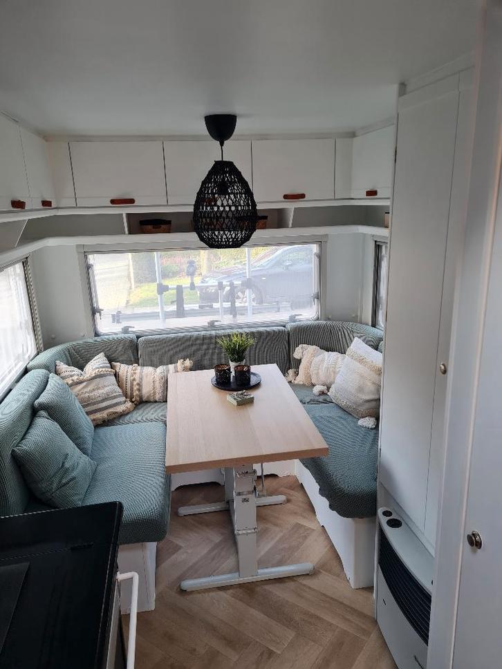 Caravan, Caravanes & Camping, Caravanes, Particulier, jusqu'à 4, 750 - 1000 kg, Banquette en rond, Eifel, Coin salon convertible