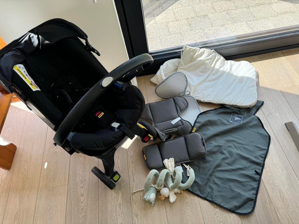 Doona incl. Doona isofix base, Aeromoov air layer, voetenzak, Kinderen en Baby's, Ophalen of Verzenden, Zo goed als nieuw