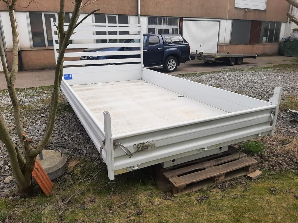 Benne full aluminium, Autos : Divers