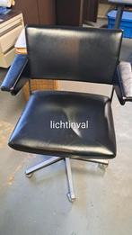 Bureaustoel, armsteunen moeten let leer opnieuw overtrokken, Ophalen