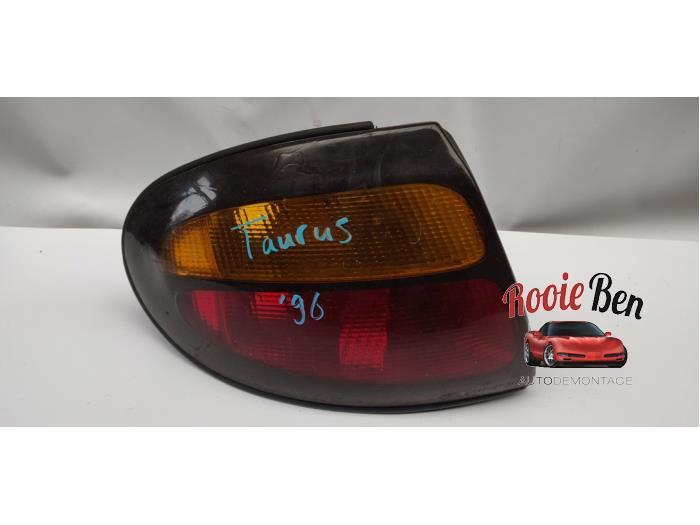 Feu arrière gauche d'un Ford Usa Taurus, Autos : Pièces & Accessoires, Éclairage, Pièces américaines, Utilisé, 3 mois de garantie