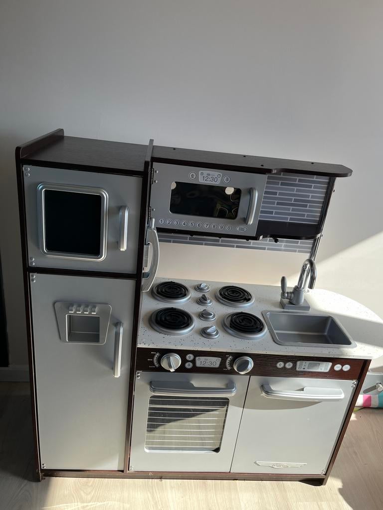 Kidkraft espresso uptown speelkeuken, Kinderen en Baby's, Speelgoed | Speelkeukens, Ophalen, Zo goed als nieuw, Speelkeuken