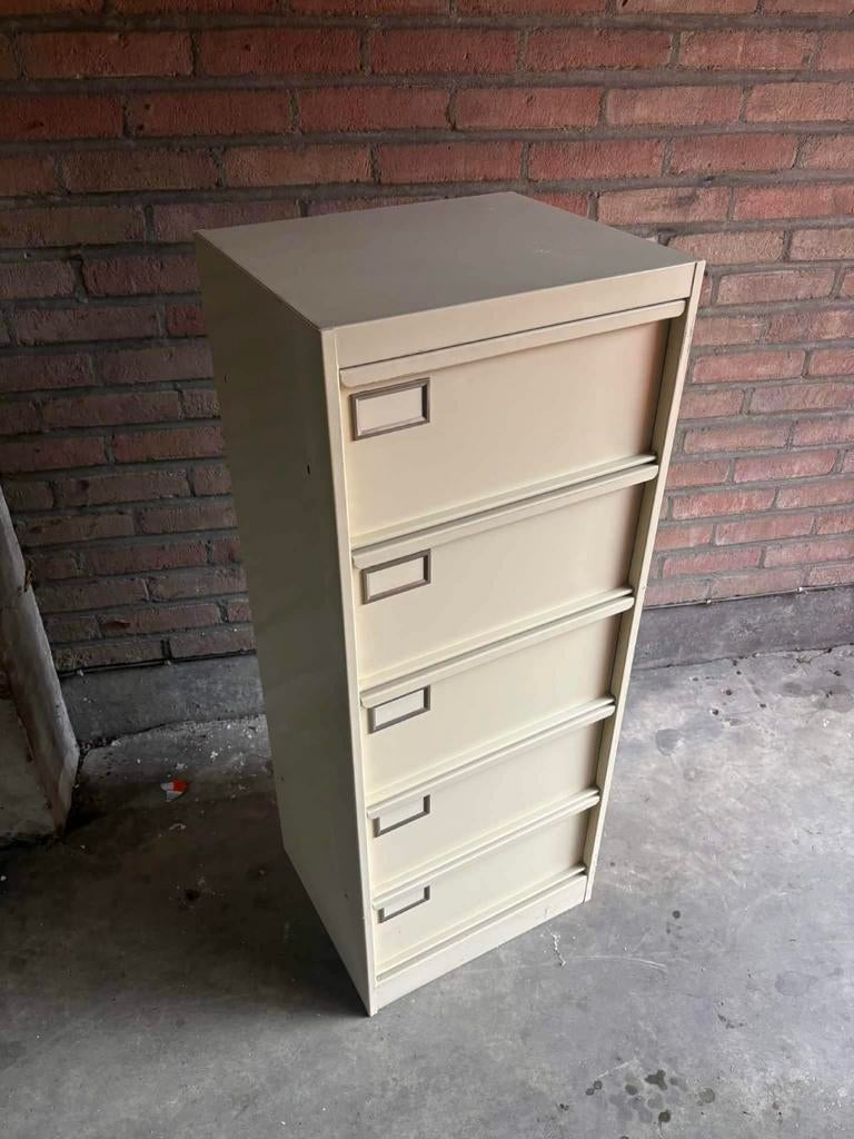 A retirer sur woluwe st lambert : 3 armoires vintage, Enlèvement