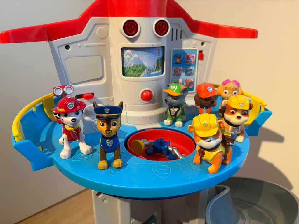 Paw Patrol  Pat’Patrouille  Tour de garde + accessoires, Enfants & Bébés, Jouets | Figurines, Enlèvement, Utilisé