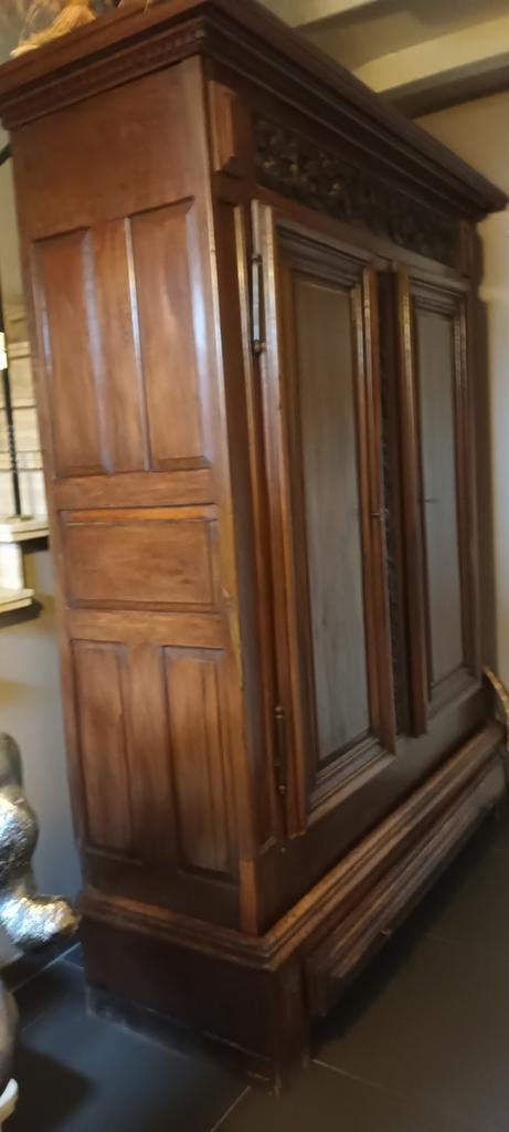 Grote oude antieke kast, Ophalen